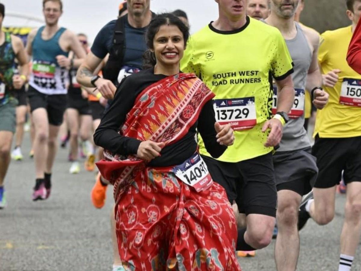 UK में इस भारतीय नारी का कमाल, मैराथन में साड़ी पहन लगा दी 42.5KM की दौड़, लोग बोले- प्राउड मोमेंट